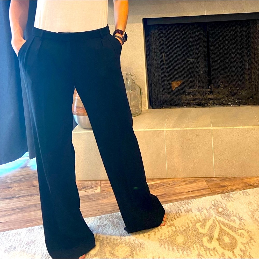 Chelsea 28- Black Wide-leg pants